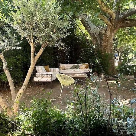 Holiday home Madeleine Sous Son Platane *